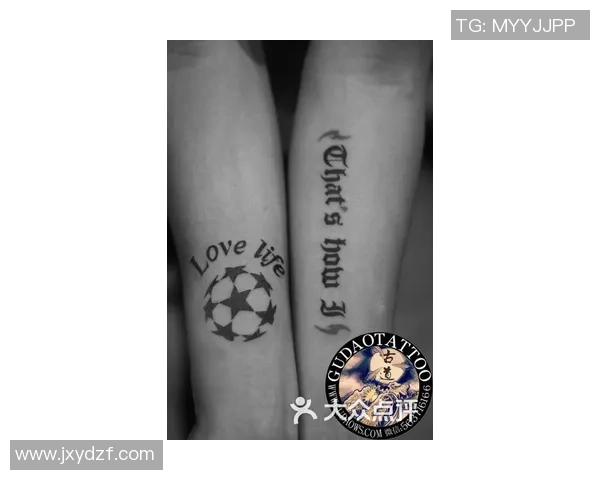 足球球星亲笔签名纹身展现独特个性与无限热爱